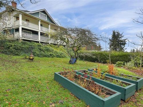 4055 Zinnia Rd, Saanich, BC 