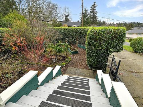 4055 Zinnia Rd, Saanich, BC 