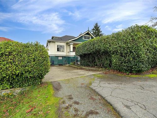 4055 Zinnia Rd, Saanich, BC 