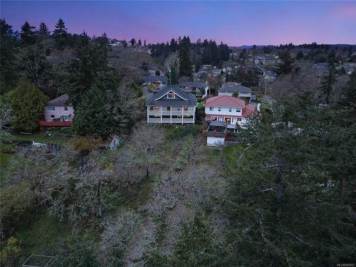 4055 Zinnia Rd, Saanich, BC 