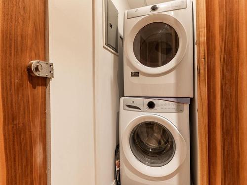 Salle de lavage - B35-3940 Ch. De La Côte-Des-Neiges, Montréal (Ville-Marie), QC - Indoor Photo Showing Laundry Room