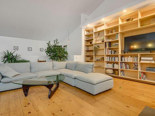 Salon - 6 Ch. Des Pins, Sainte-Anne-Des-Lacs, QC - Indoor Photo Showing Living Room With Fireplace