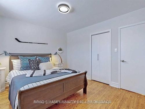 Upper-17 Baroness Cres, Toronto, ON - Indoor Photo Showing Bedroom