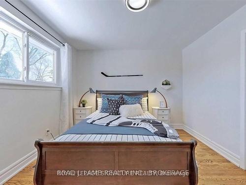 Upper-17 Baroness Cres, Toronto, ON - Indoor Photo Showing Bedroom