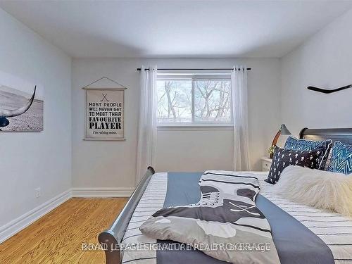 Upper-17 Baroness Cres, Toronto, ON - Indoor Photo Showing Bedroom