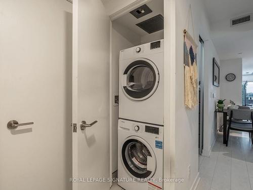 2815-19 Western Battery Rd, Toronto, ON - Indoor Photo Showing Laundry Room