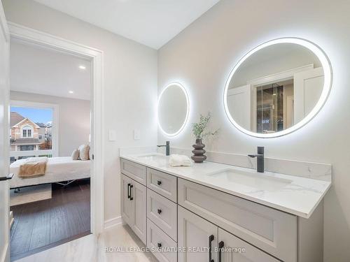 6 Conklin Cres, Aurora, ON - Indoor Photo Showing Bathroom