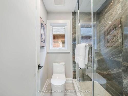 6 Conklin Cres, Aurora, ON - Indoor Photo Showing Bathroom