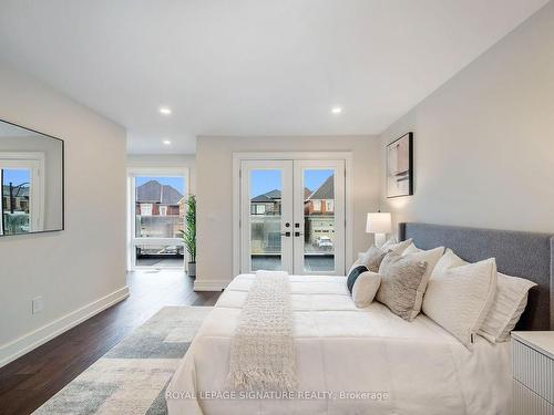 6 Conklin Cres, Aurora, ON - Indoor Photo Showing Bedroom