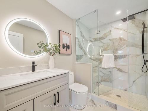 6 Conklin Cres, Aurora, ON - Indoor Photo Showing Bathroom