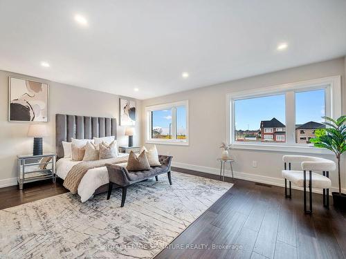 6 Conklin Cres, Aurora, ON - Indoor Photo Showing Bedroom