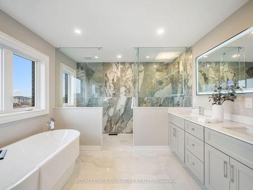 6 Conklin Cres, Aurora, ON - Indoor Photo Showing Bathroom