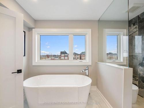 6 Conklin Cres, Aurora, ON - Indoor Photo Showing Bathroom