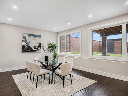 6 Conklin Cres, Aurora, ON - Indoor Photo Showing Dining Room