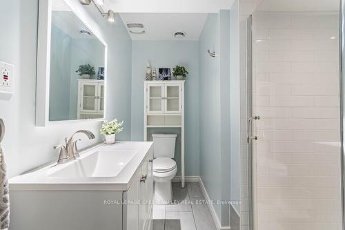 554 Dansbury Dr, Waterloo, ON - Indoor Photo Showing Bathroom