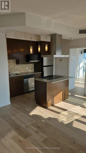 4004 - 60 Absolute Avenue, Mississauga, ON - Indoor Photo Showing Kitchen