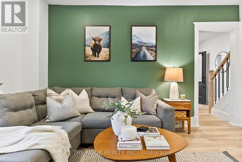 112 Nappadale Street, Kawartha Lakes (Woodville), ON - Indoor Photo Showing Living Room