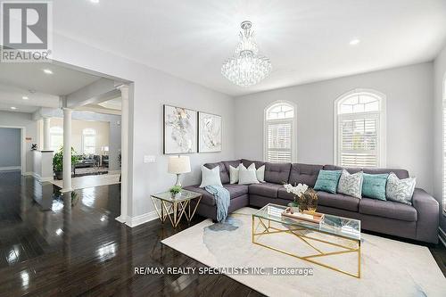 2 Belleville Drive, Brampton, ON - Indoor Photo Showing Living Room