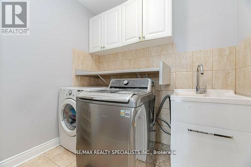 2 Belleville Drive, Brampton, ON - Indoor Photo Showing Laundry Room