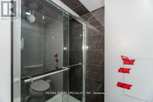 2 Belleville Drive, Brampton, ON - Indoor Photo Showing Bathroom