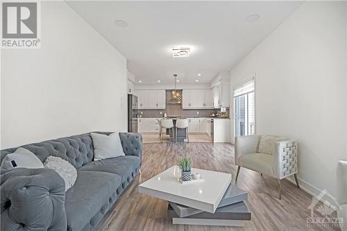 603 Noriker Court, Richmond, ON - Indoor Photo Showing Living Room