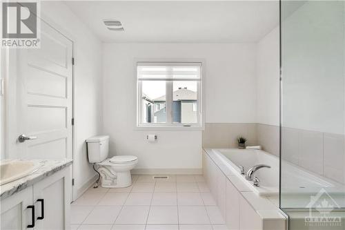 603 Noriker Court, Richmond, ON - Indoor Photo Showing Bathroom