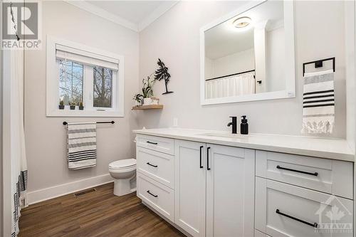 734 Powers Road, Perth, ON - Indoor Photo Showing Bathroom