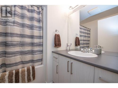 2080 Mountain View Avenue Unit# 120, Lumby, BC - Indoor Photo Showing Bathroom