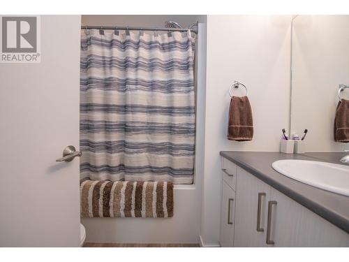 2080 Mountain View Avenue Unit# 120, Lumby, BC - Indoor Photo Showing Bathroom