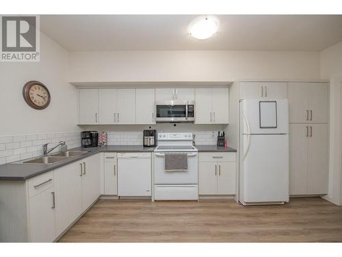 2080 Mountain View Avenue Unit# 120, Lumby, BC - Indoor Photo Showing Kitchen With Double Sink