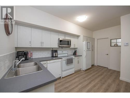 2080 Mountain View Avenue Unit# 120, Lumby, BC - Indoor Photo Showing Kitchen With Double Sink