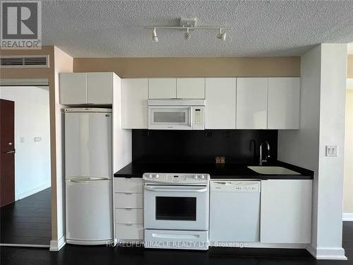 847 - 10 Capreol Court, Toronto, ON - Indoor Photo Showing Kitchen