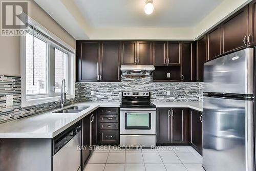 104 Evershot Crescent, Markham, ON - Indoor Photo Showing Kitchen With Double Sink With Upgraded Kitchen