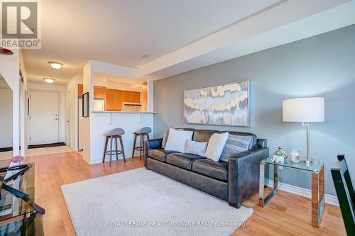 431 - 700 Humberwood Boulevard, Toronto, ON - Indoor Photo Showing Living Room