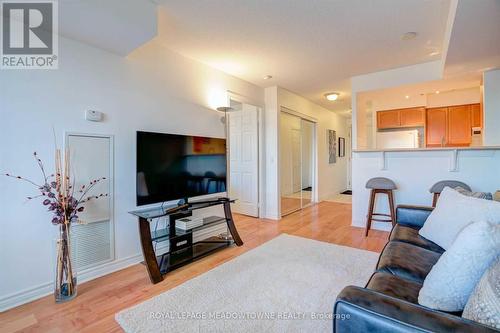 431 - 700 Humberwood Boulevard, Toronto, ON - Indoor Photo Showing Living Room