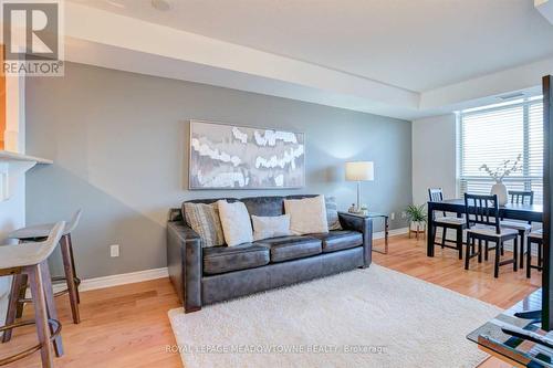 431 - 700 Humberwood Boulevard, Toronto, ON - Indoor Photo Showing Living Room