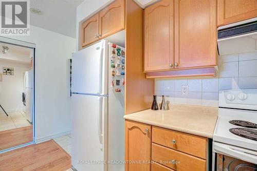 431 - 700 Humberwood Boulevard, Toronto, ON - Indoor Photo Showing Kitchen