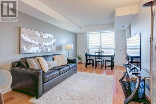 431 - 700 Humberwood Boulevard, Toronto, ON - Indoor Photo Showing Living Room