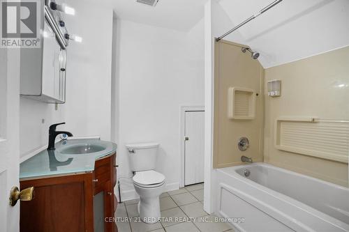 5082 St. Lawrence Avenue, Niagara Falls, ON - Indoor Photo Showing Bathroom