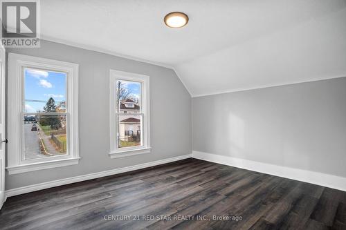 5082 St. Lawrence Avenue, Niagara Falls, ON - Indoor Photo Showing Other Room