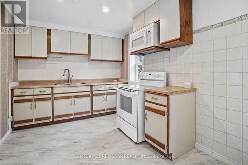 5082 St. Lawrence Avenue, Niagara Falls, ON - Indoor Photo Showing Kitchen With Double Sink