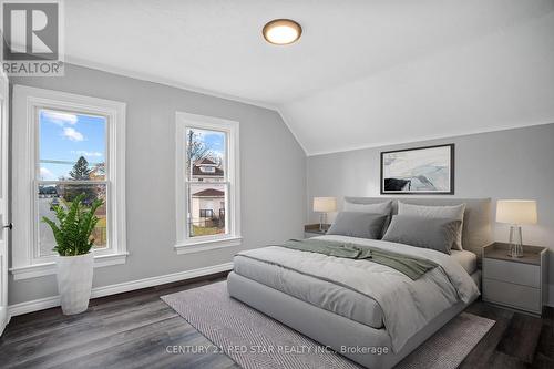 5082 St. Lawrence Avenue, Niagara Falls, ON - Indoor Photo Showing Bedroom