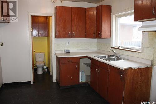 1913 Montreal Street, Regina, SK - Indoor Photo Showing Kitchen With Double Sink