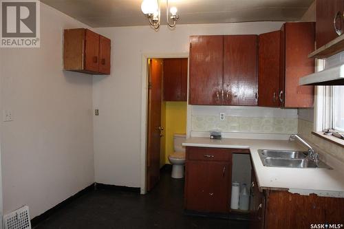 1913 Montreal Street, Regina, SK - Indoor Photo Showing Kitchen With Double Sink