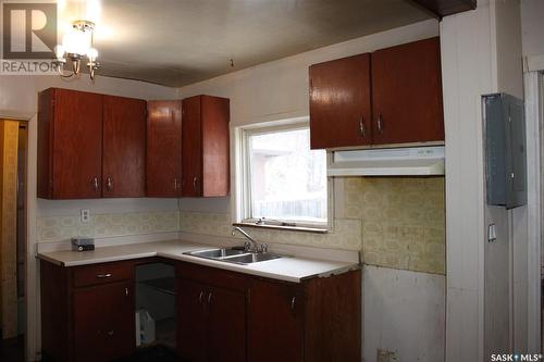 1913 Montreal Street, Regina, SK - Indoor Photo Showing Kitchen With Double Sink