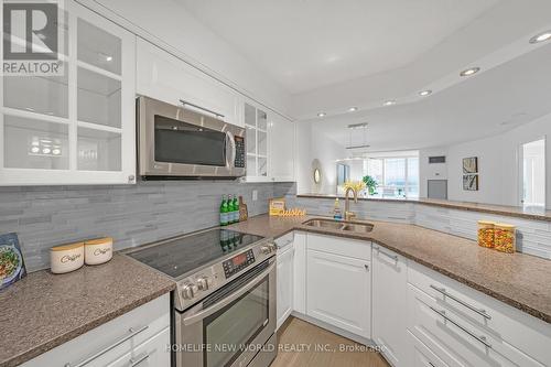 512 - 24 Wellesley Street W, Toronto, ON - Indoor Photo Showing Kitchen With Double Sink With Upgraded Kitchen