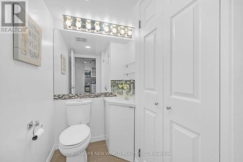 512 - 24 Wellesley Street W, Toronto, ON - Indoor Photo Showing Bathroom