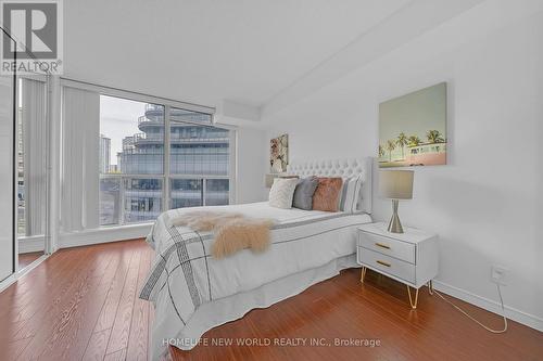 512 - 24 Wellesley Street W, Toronto, ON - Indoor Photo Showing Bedroom