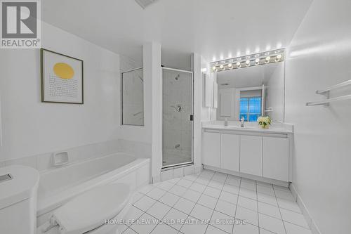 512 - 24 Wellesley Street W, Toronto, ON - Indoor Photo Showing Bathroom