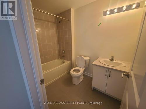 114 Nottingham Road, Barrie, ON - Indoor Photo Showing Bathroom